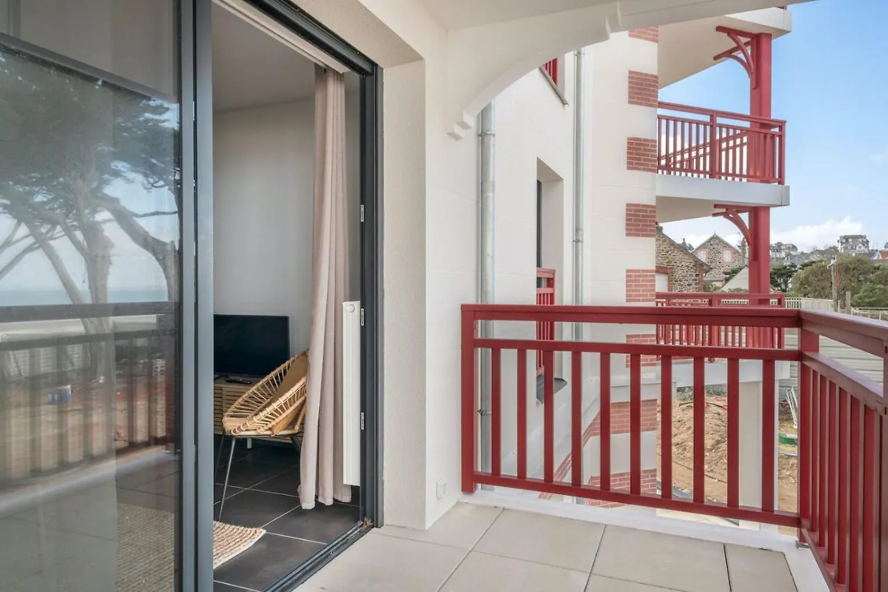 Un bel appartement avec vue sur le large a Pleneuf-Val-Andre France