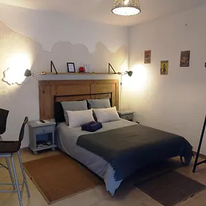 comme-un-petit-gite-au-coeur-du-vieux-village.fr-provencehotel.com/